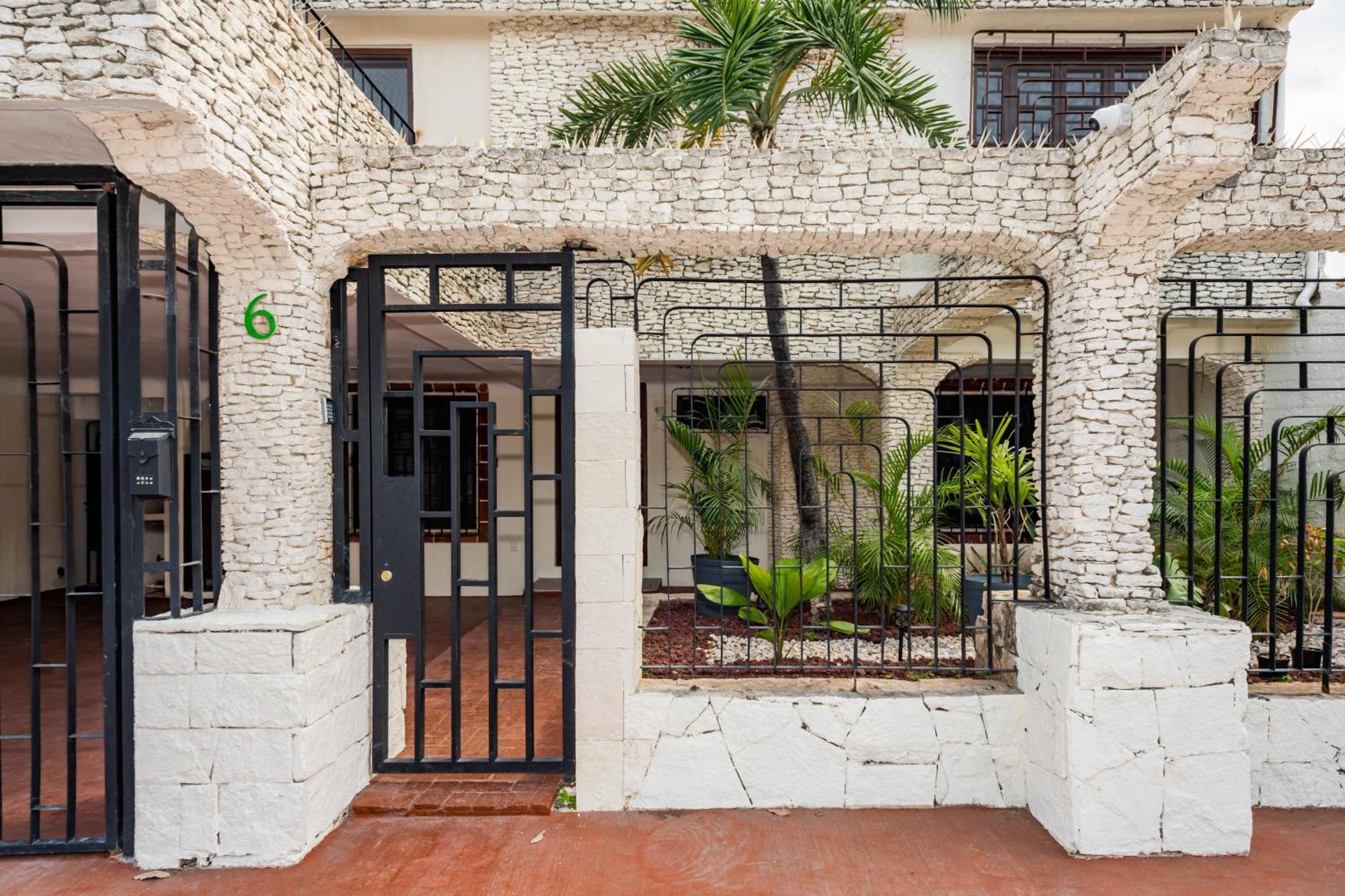 Vica Guest House Con Piscina En La Entrada De La Zona Hotelera 칸쿤 외부 사진