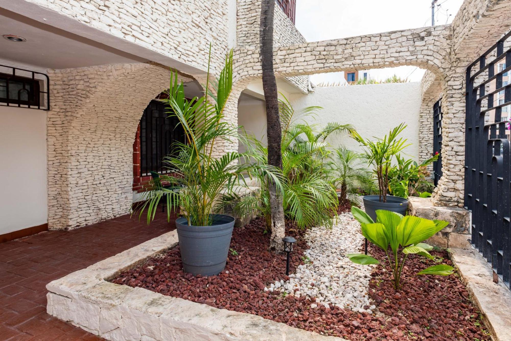 Vica Guest House Con Piscina En La Entrada De La Zona Hotelera 칸쿤 외부 사진